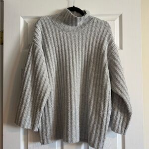 Oversized Universal Thread Ribbed Turtleneck Sweater in Gray Size Medium NWT